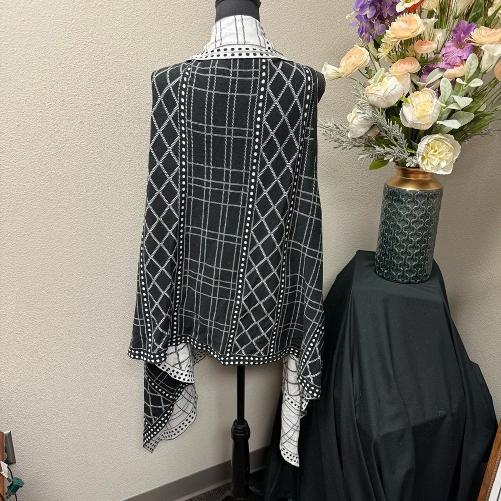 EST. 1946 Plus 26/28W Black White Windowpane Knit Open Front Vest Layer - Picture 4 of 8